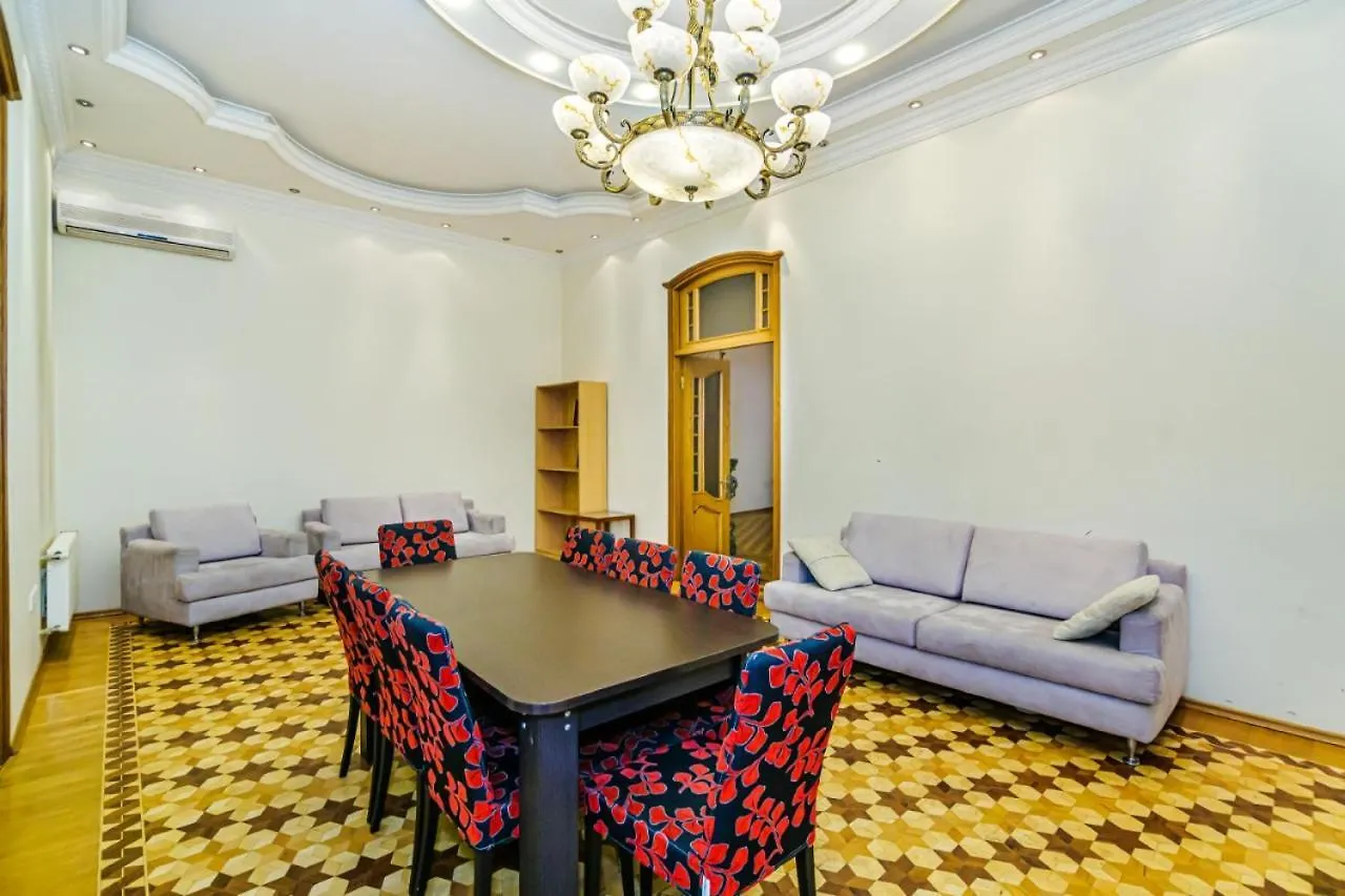 Big Apartment Saray Baku 0*,